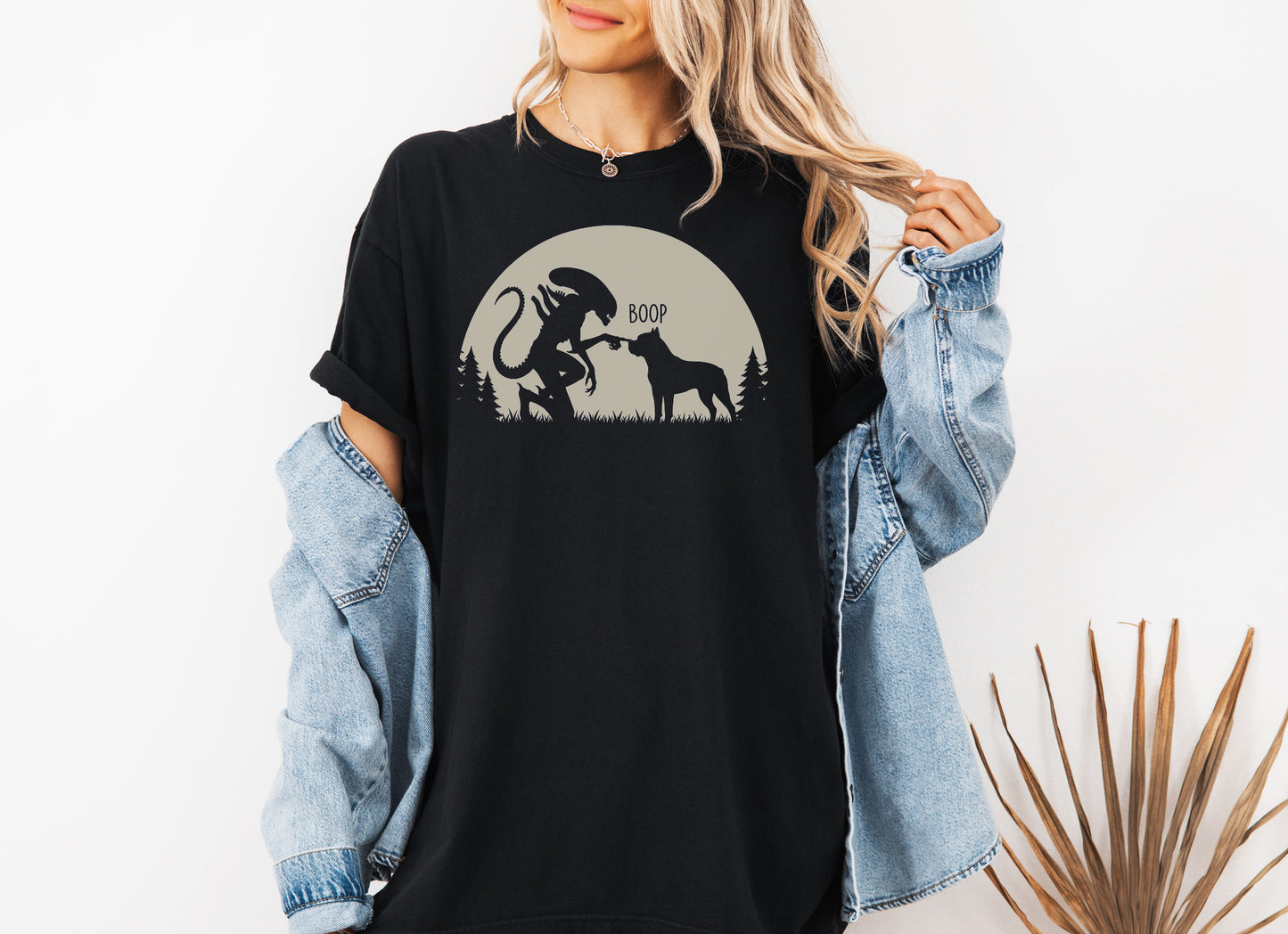 Alien Xenomorph Booping Cane Corso T-Shirt